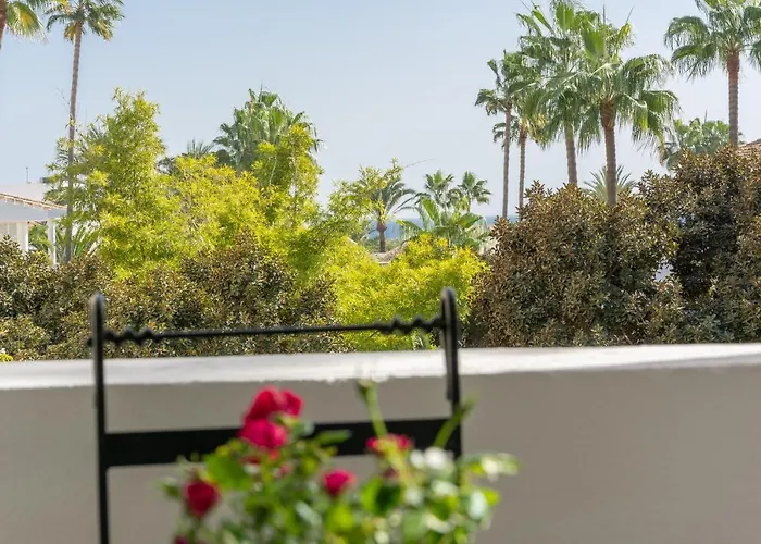 Sf Luxury - Jardines De Golondrinas *